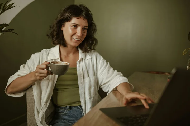Jak lekarz podejmuje decyzję o wystawieniu e-recepty podczas konsultacji online?