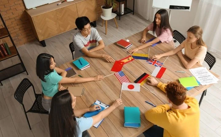 Obozy językowe za granicą: korzyści i dlaczego warto wyjechać z EduCat