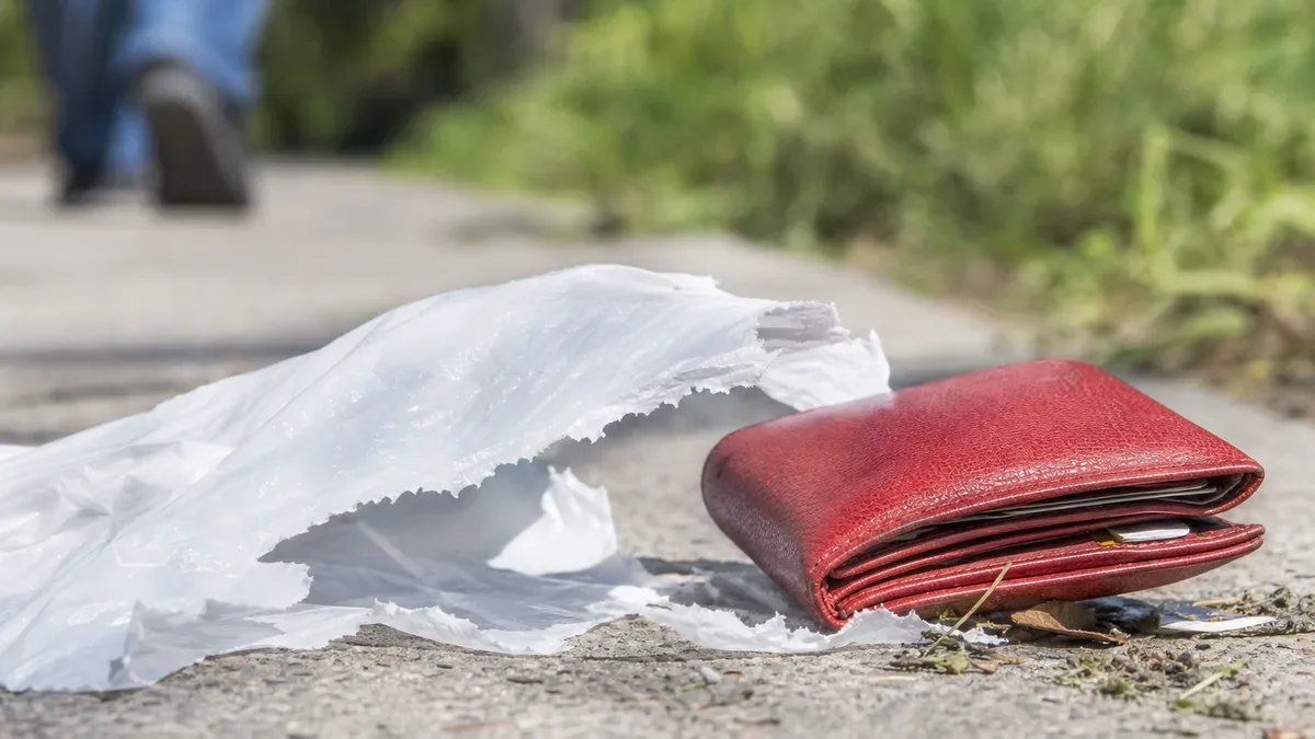 Policja ustala tożsamość mężczyzny po serii kradzieży w Tarnowie