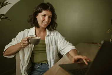 Jak lekarz podejmuje decyzję o wystawieniu e-recepty podczas konsultacji online?