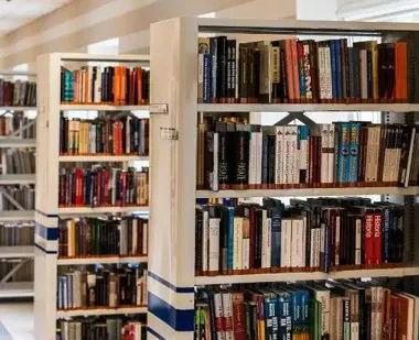 Dzieci z Tarnowa odkrywają wielkanocne zwyczaje dzięki lekturze w bibliotece