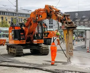 Roboty na Komunalnej. Powstanie nowa droga rowerowa i przejście dla pieszych