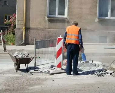 Romanowicza z wyłączoną sygnalizacją. Utrudnienia potrwają do listopada