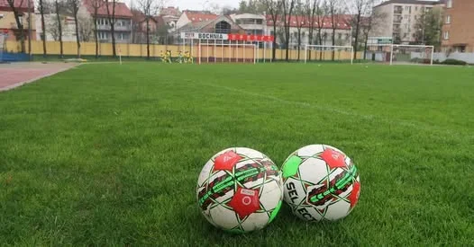 Obrazek przedstawia grafikę promocyjną wydarzenia Mecz trampkarzy: MOSiR Bochnia kontra MKS Tarnovia Tarnów
