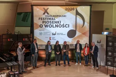 Laura Kieć błyszczy w Katowicach - młoda wokalistka zaśpiewała o wolności