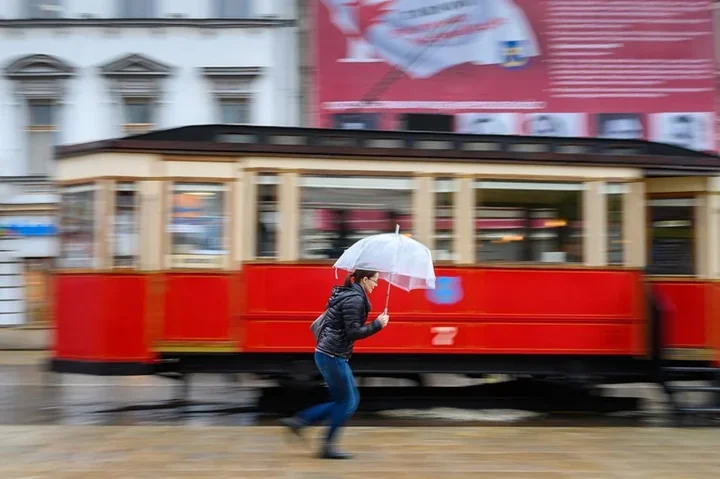 Silne ulewy i burze w Tarnowie. IMGW wydał ostrzeżenie