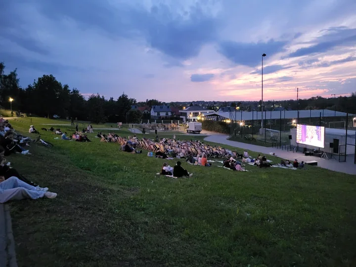 Na Sandowiczce zagra kino pod gołym niebem. W repertuarze film o białym lwie