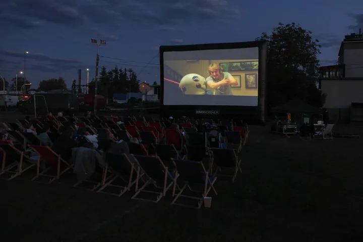 Plenerowe kino na boisku KS Metal. Będzie film i popcorn