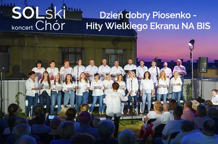 Filmowe piosenki zabrzmią na dachu teatru. Chór SOLski wraca z koncertem