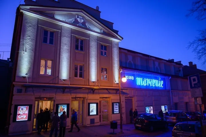 Hotel jak dom i walka o jego ocalenie. Film w Kinie Marzenie