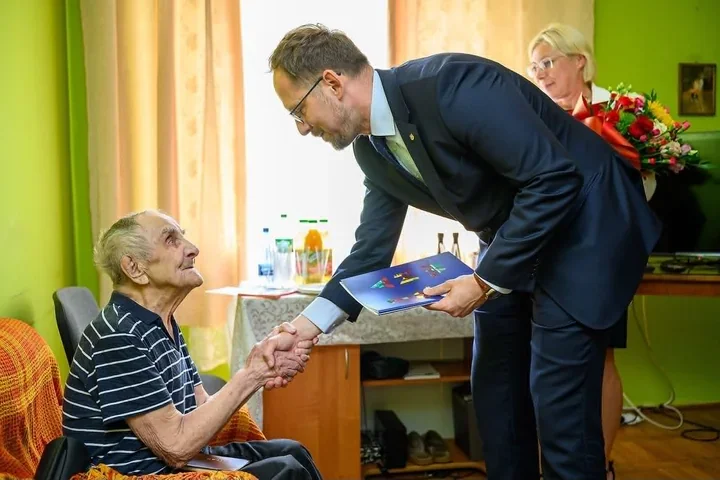 Jakub Malina ma 100 lat. Z Czchowa przez kolej aż po Tarnów