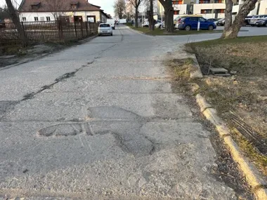 Na Błotnej skończy się jazda po błocie. Ulica ma dostać chodnik, ścieżkę i światło