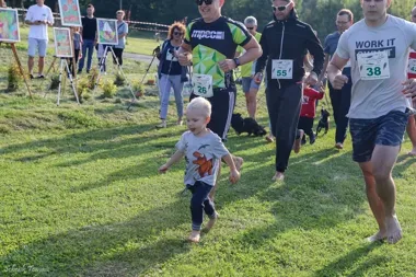 Bosy bieg na Marcince. Każdy krok ma tu przerodzić się w pomoc