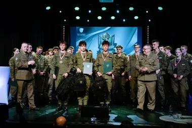 Tarnowski ogólniak wrócił z Warszawy z drugim miejscem i wojskową lekcją