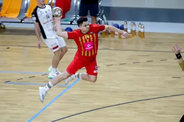 Handball Pałac odrobił nerwowy start i znów potwierdził miejsce na podium