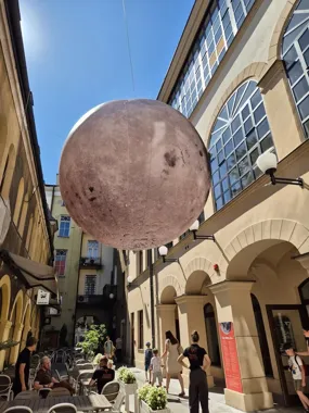Dmuchany Księżyc wraca do Tarnowa. Nauka, kino i balon w jednym weekendzie