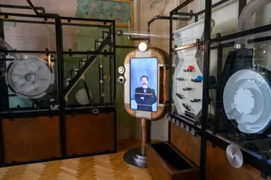 Trzy seanse w planetarium Pasażu Odkryć – niedziela pełna astronomii i dinozaurów