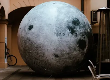 Trzy podróże z planetarium w Tarnowie. Od dinozaurów po egzoplanety