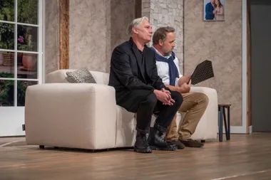 Polityka, tajemnice i śmiech na scenie w Mościcach