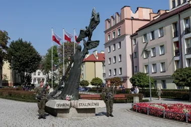 Msza i hołd pod pomnikiem. Uroczystości dla Sybiraków w Tarnowie