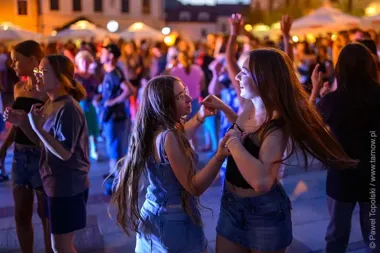 Muzyka na tarnowskim rynku. Niedzielna potańcówka potrwa trzy godziny