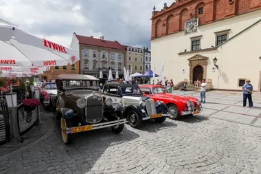 Tarnów zamieni się w stolicę motoryzacyjnej klasyki. Zabytkowe auta opanują miasto na trzy dni