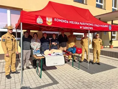 Dzielnicowe uczyły dzieci reagować na zagrożenia w dwóch szkołach