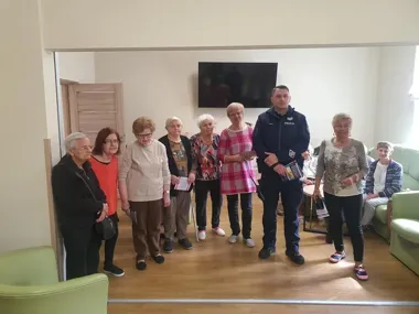 Seniorzy w Tarnowie usłyszeli, jak oszuści wchodzą do domu przez zaufanie